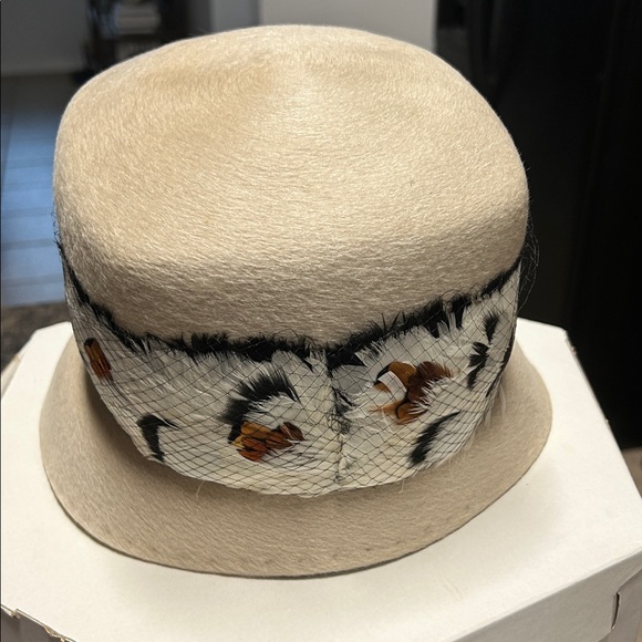 Vintage 100% Wool Felt Hat with Decorative Band. - Picture 3 of 5